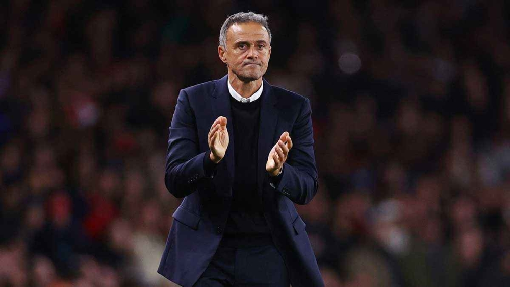 مستقبل لويس إنريكي مع باريس.. ومانشستر يونايتد يترقب