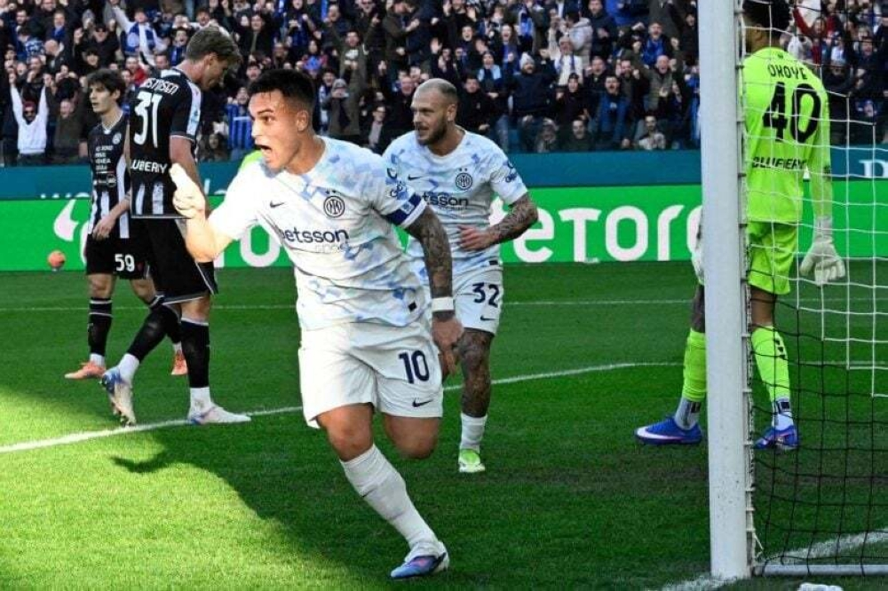 إنتر ميلان يهزم أودينيزي ويعزز صدارته للدوري الإيطالي