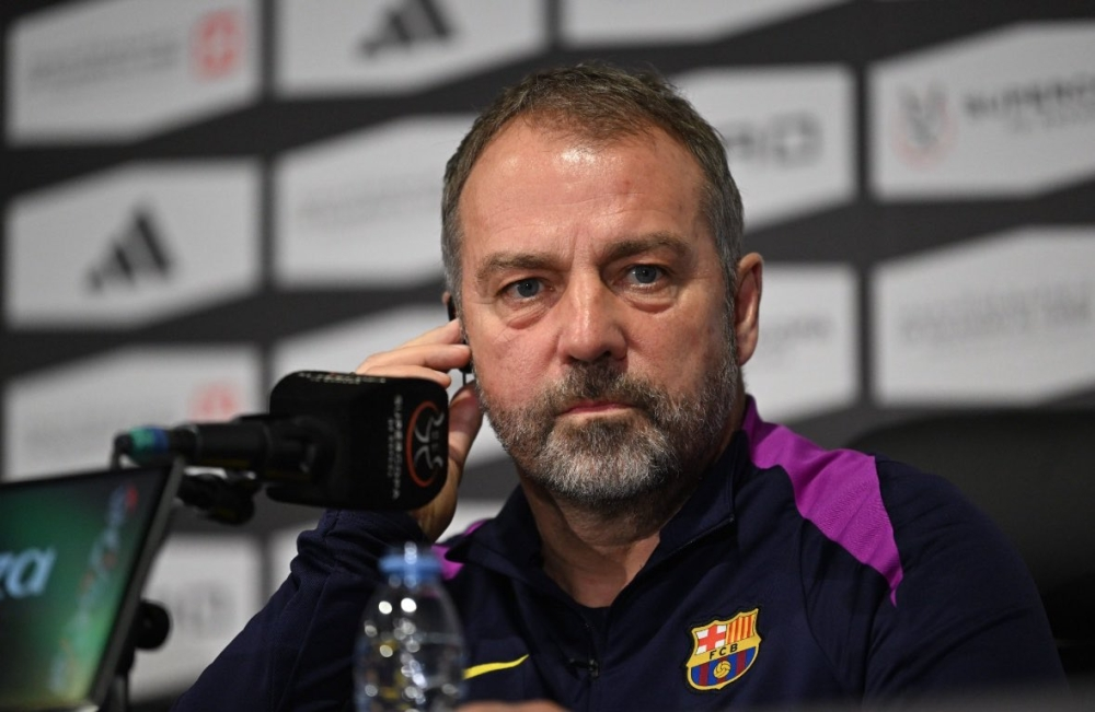 فليك يهاجم حكام الليغا بعد خسارة برشلونة أمام سوسيداد