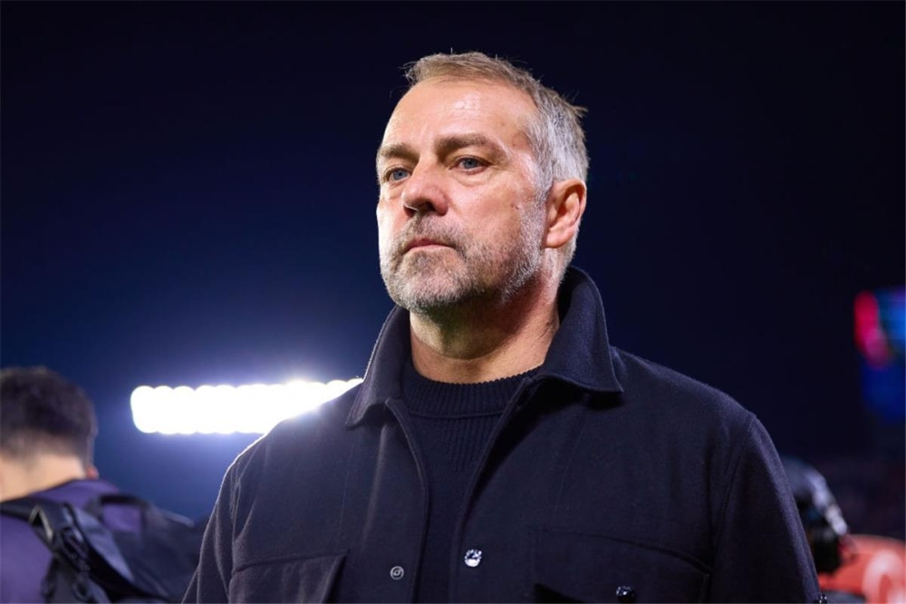 فليك يلوم التحكيم والدفاع بعد خسارة برشلونة من جيرونا