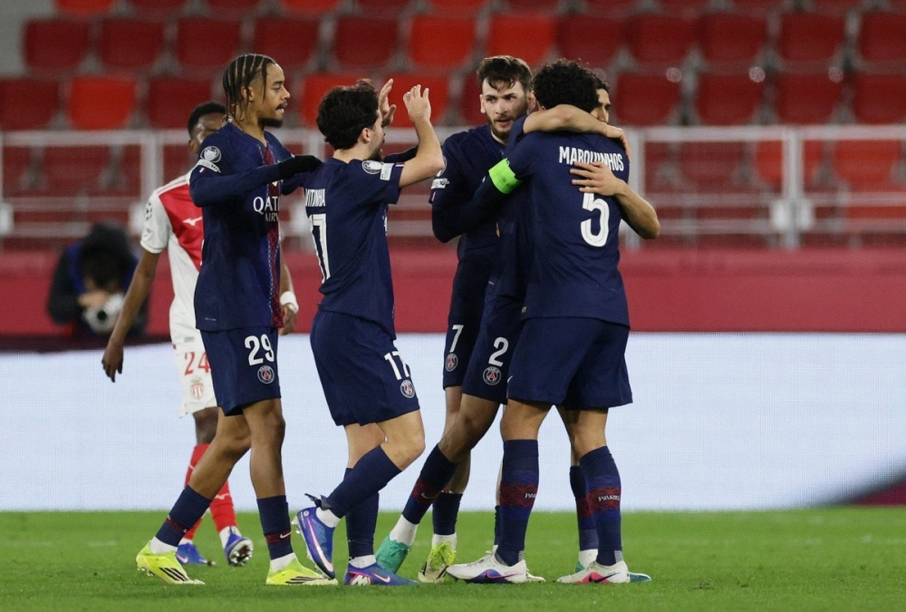 باريس سان جيرمان يهزم موناكو 5-2 في قمة الدوري الفرنسي
