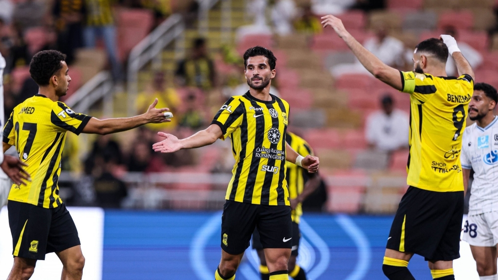 عوار يعلق على شائعات بنزيما والهلال: أمر طبيعي بكرة القدم